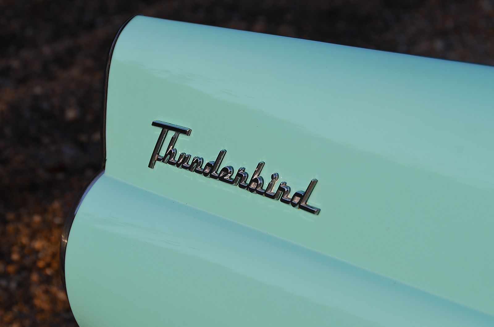 Classic & Sports Car – Glitz & CL Amour: Jaguar XK140 and Ford Thunderbird