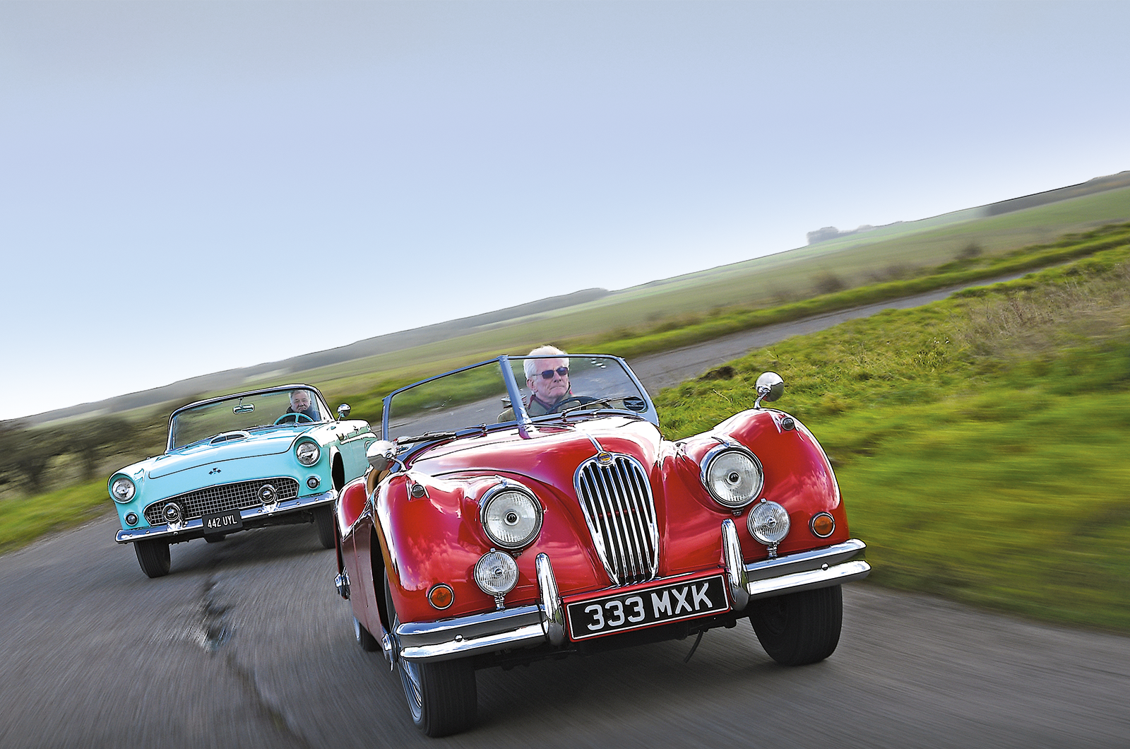 Classic & Sports Car – Glitz & CL Amour: Jaguar XK140 and Ford Thunderbird