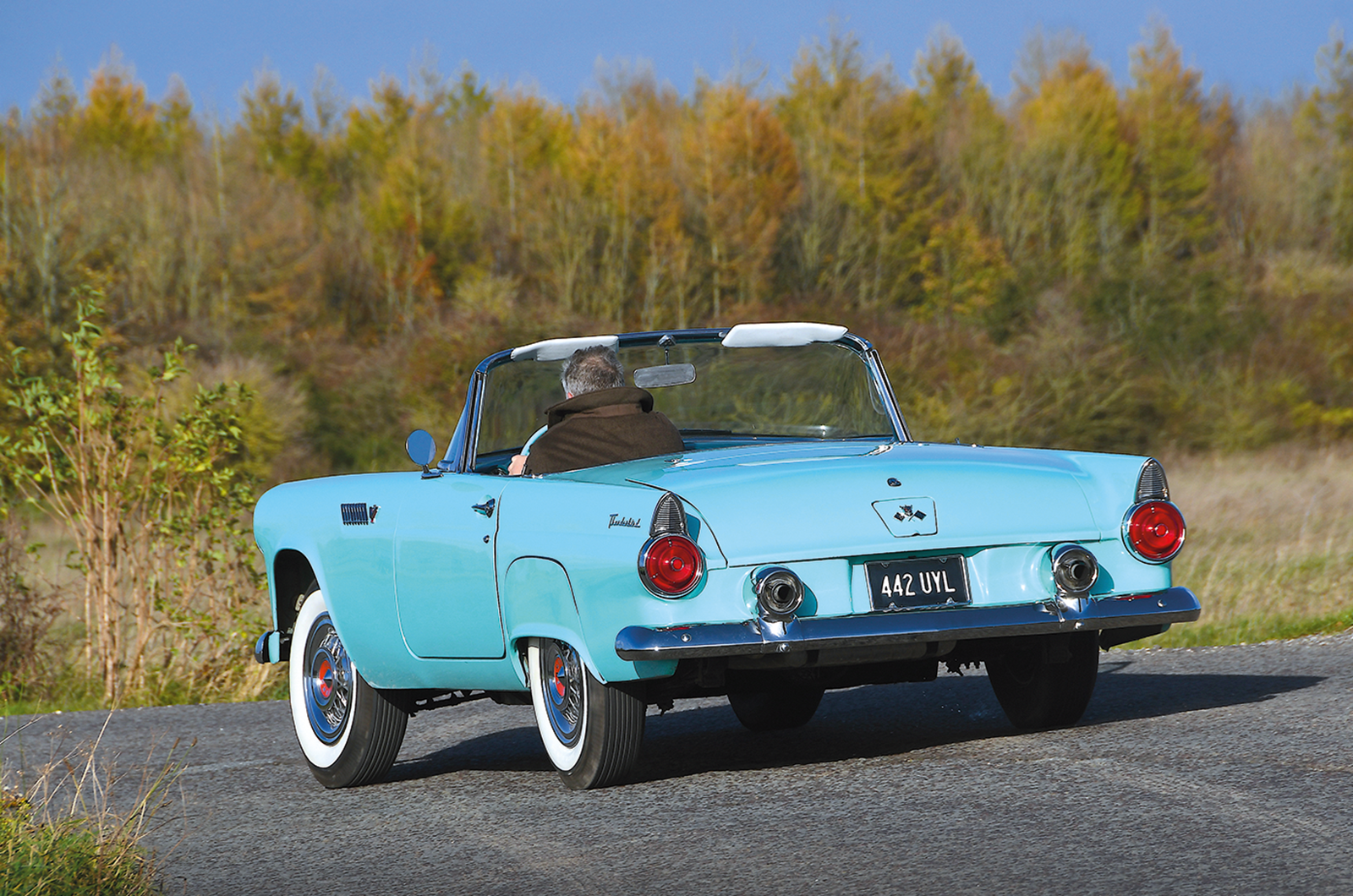 Classic & Sports Car – Glitz & CL Amour: Jaguar XK140 and Ford Thunderbird