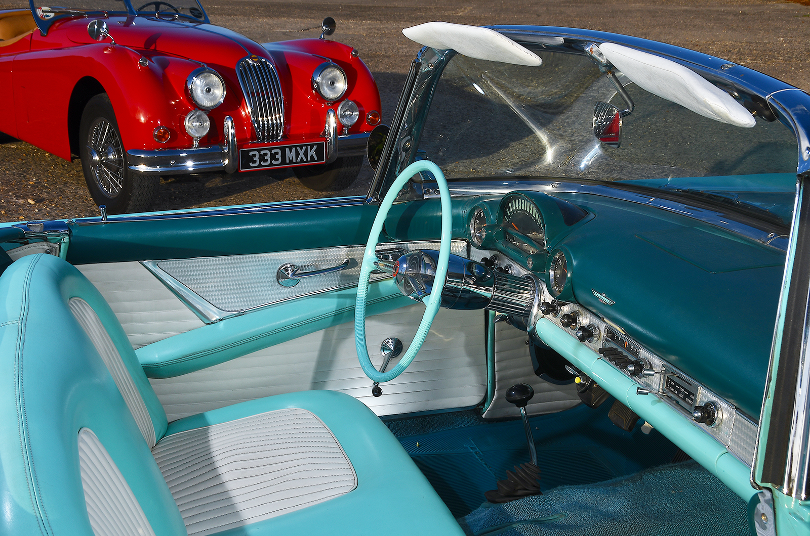 Classic & Sports Car – Glitz & CL Amour: Jaguar XK140 and Ford Thunderbird