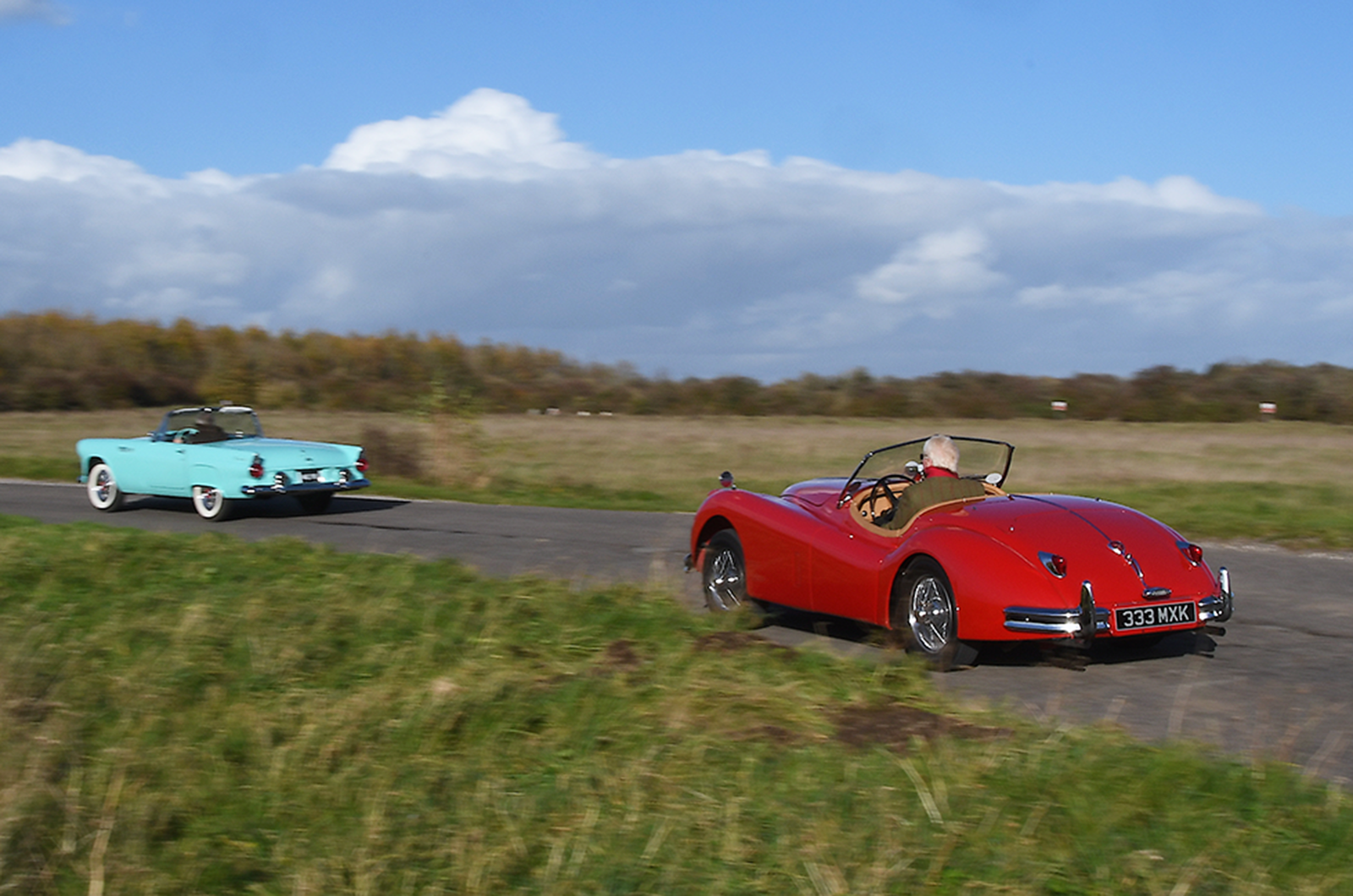 Classic & Sports Car – Glitz & CL Amour: Jaguar XK140 and Ford Thunderbird