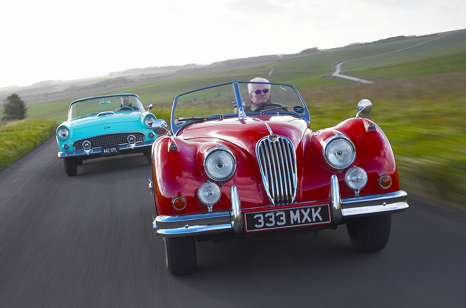 Classic & Sports Car – Glitz & CL Amour: Jaguar XK140 and Ford Thunderbird