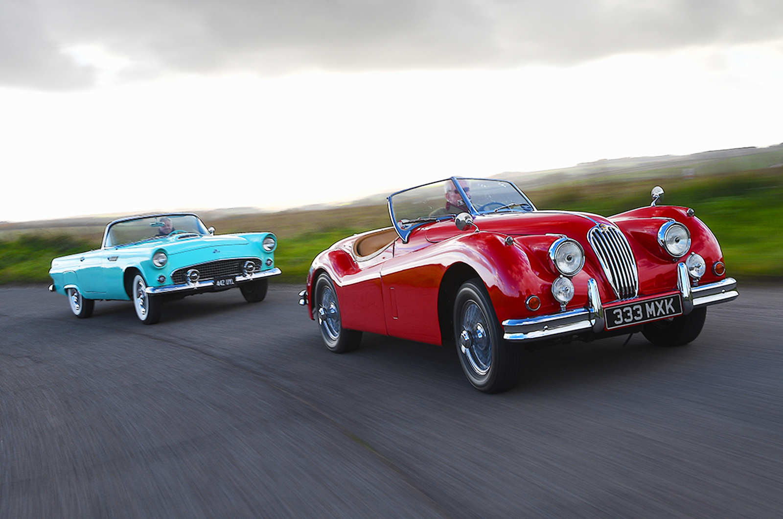 Classic & Sports Car – Glitz and clamour: Jaguar XK140 vs Ford Thunderbird