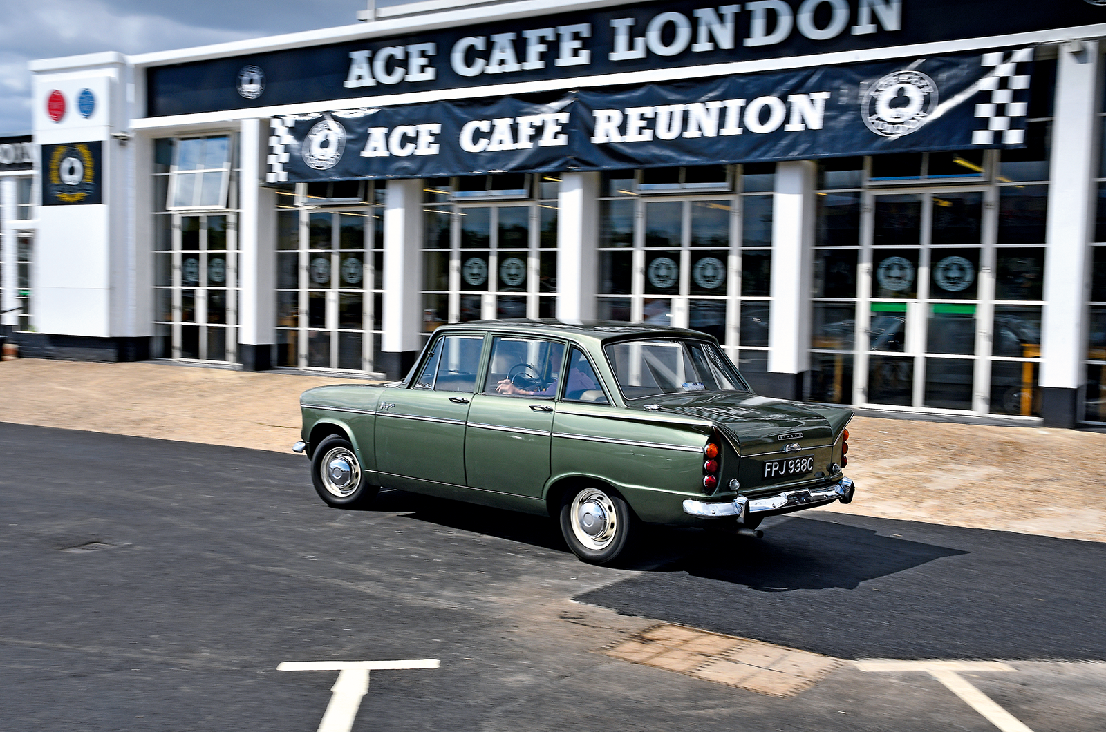 Classic & Sports Car – Keeping up appearances: Ford vs Vauxhall vs Hillman vs Singer vs Humber vs Riley