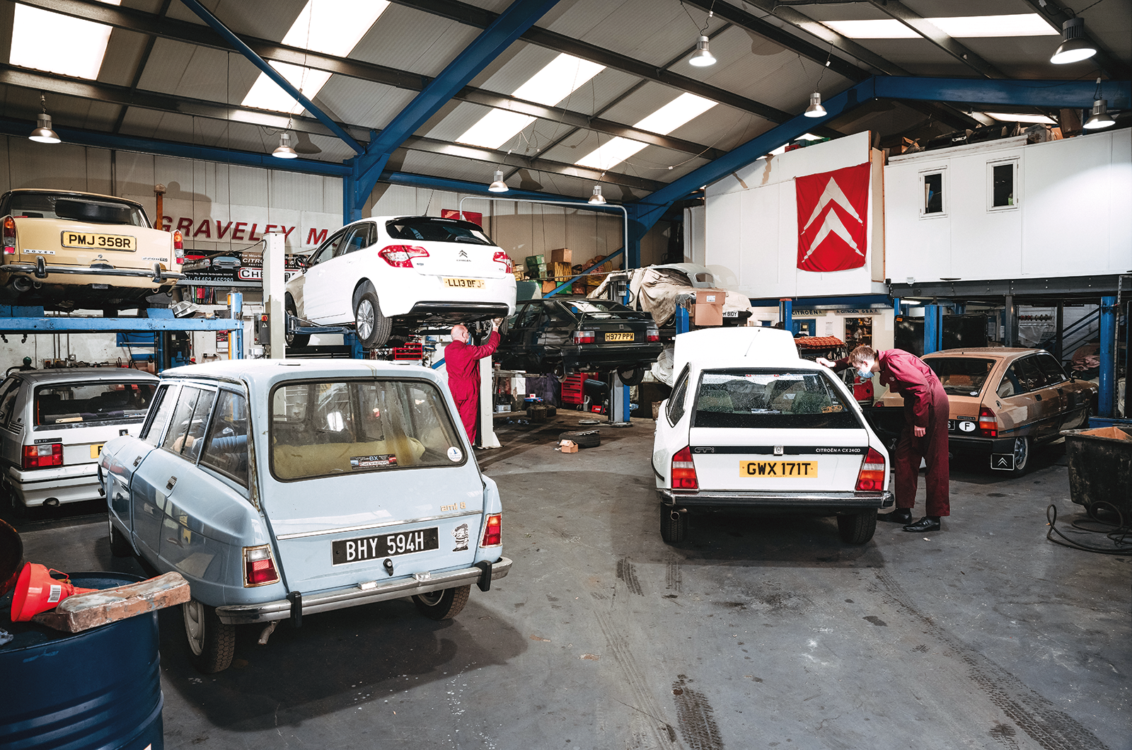 Classic & Sports Car – The specialist: The Chevronic Centre