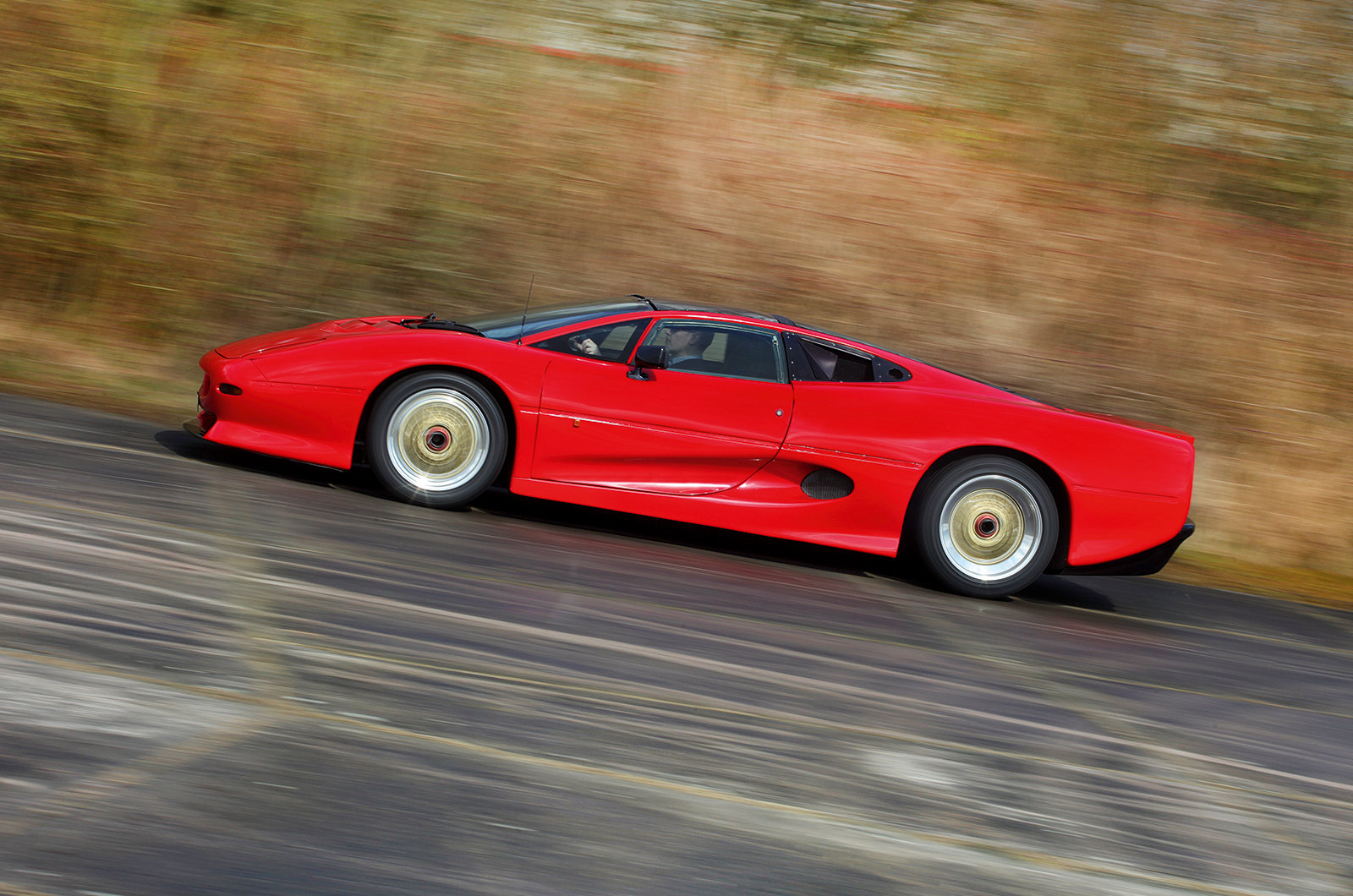 Classic & Sports Car – Before the wildest cat was tamed: driving a rare Jaguar XJ220 prototype