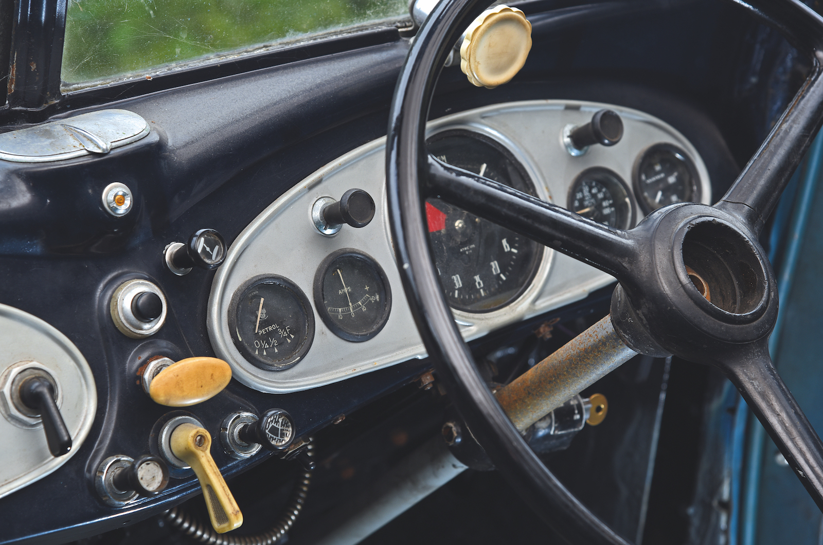 Classic & Sports Car - Raising the Saloon Bar