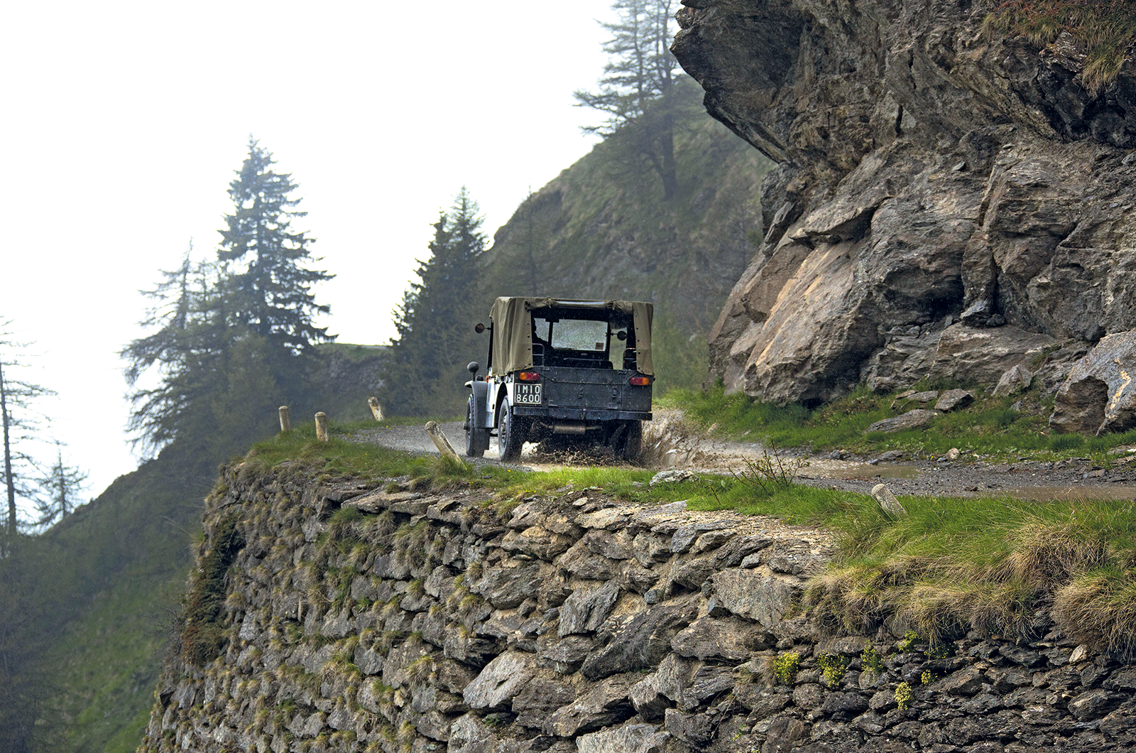Classic & Sports Car – Alpine trial: Willys MB Jeep vs Alfa Romeo 1900M AR51 vs Fiat 1101 Campagnola