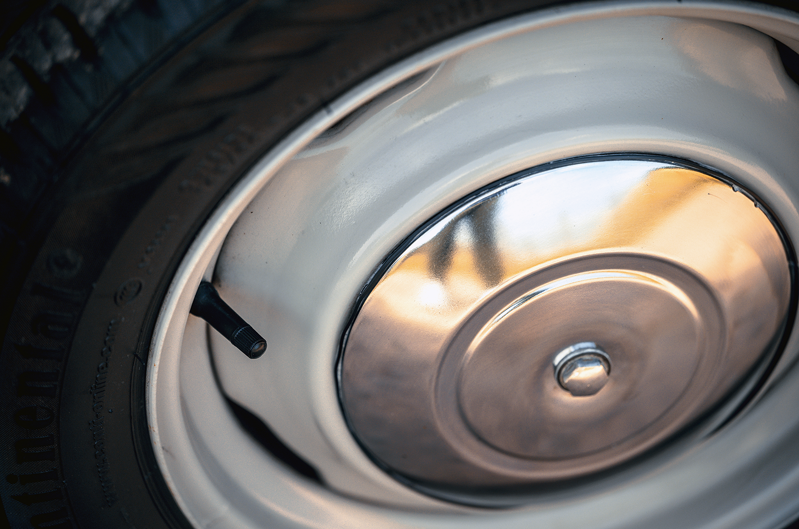 Classic & Sports Car – Cheaper by the million: Citroën AZAM 6 vs Renault 4L