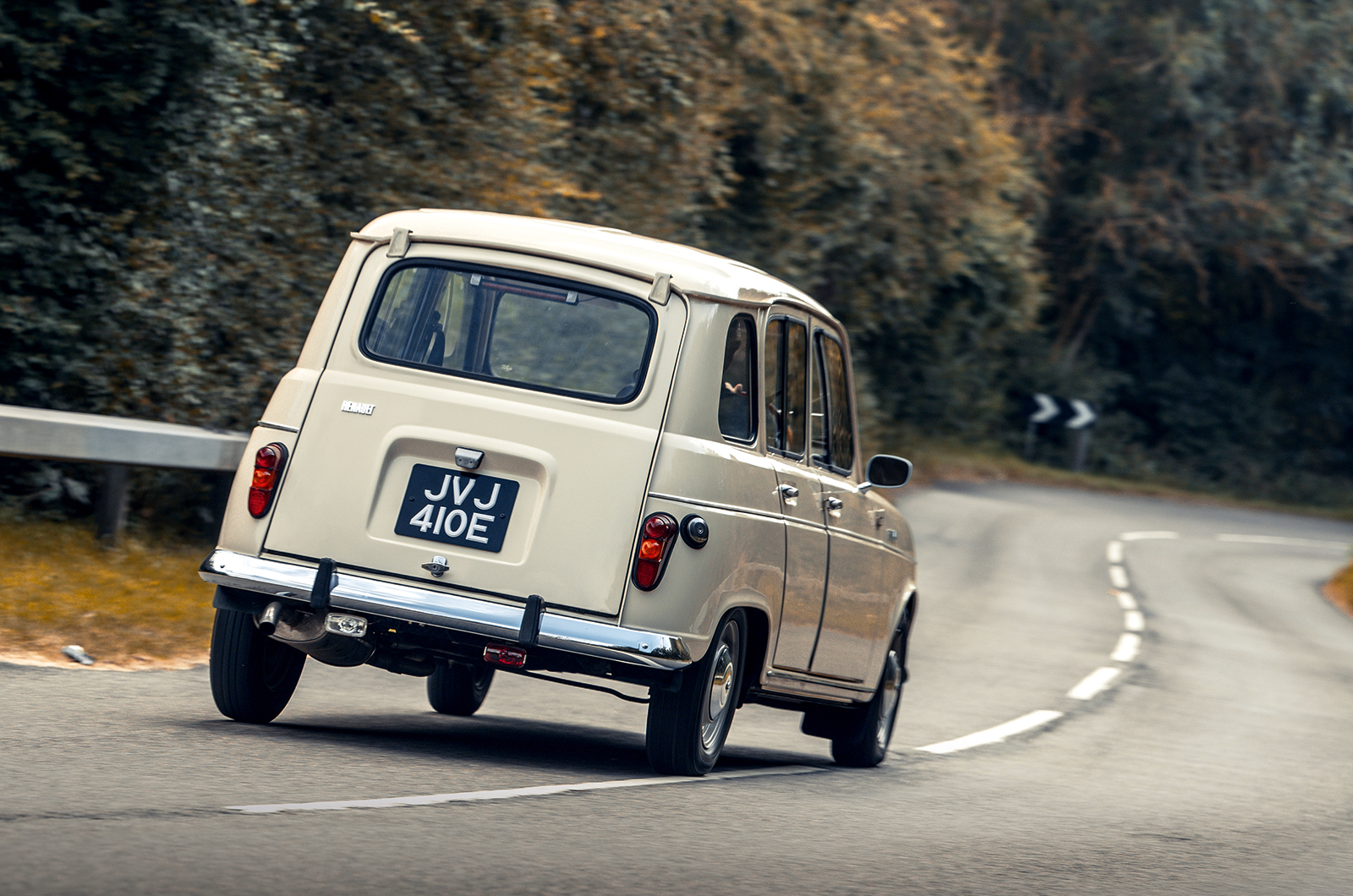 Classic & Sports Car – Cheaper by the million: Citroën AZAM 6 vs Renault 4L