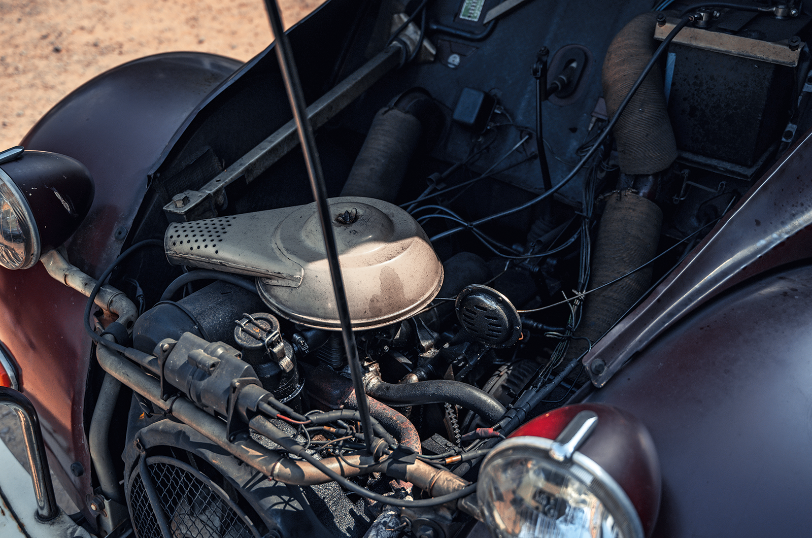 Classic & Sports Car – Cheaper by the million: Citroën AZAM 6 vs Renault 4L