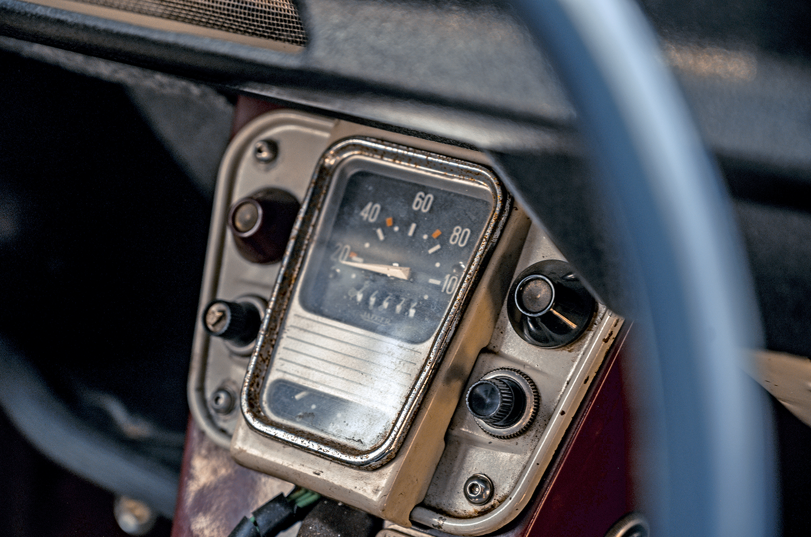 Classic & Sports Car – Cheaper by the million: Citroën AZAM 6 vs Renault 4L