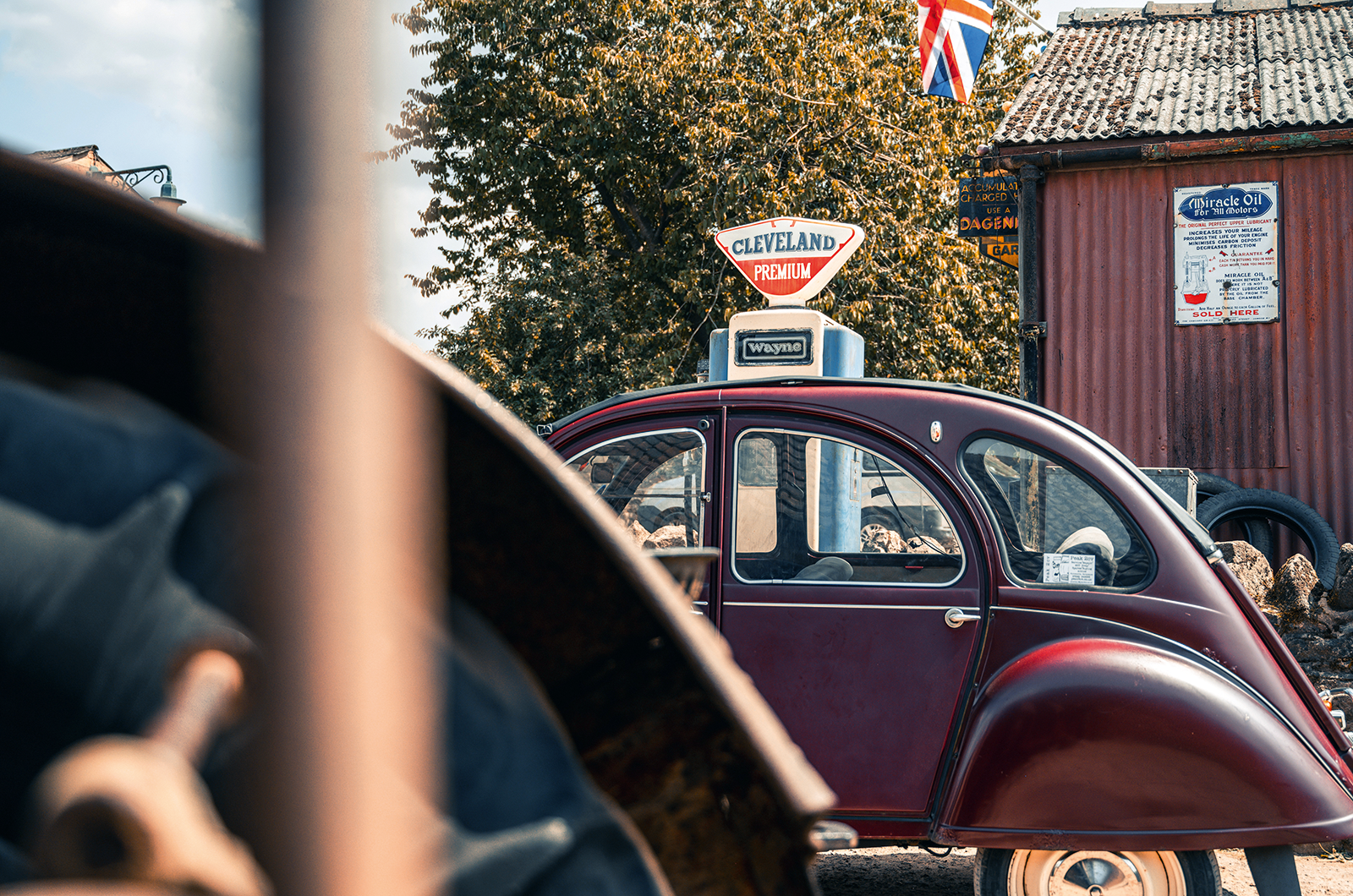 Classic & Sports Car – Cheaper by the million: Citroën AZAM 6 vs Renault 4L