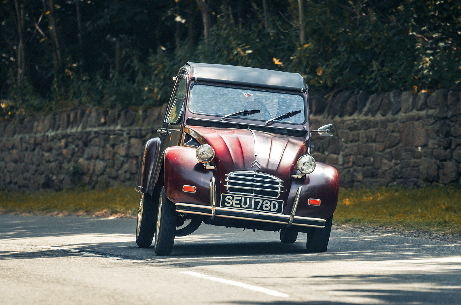 Classic & Sports Car – Cheaper by the million: Citroën AZAM 6 vs Renault 4L