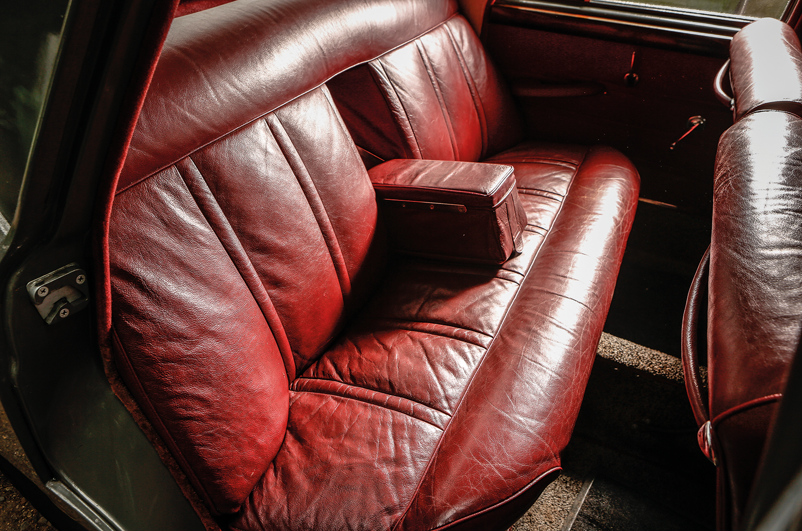 Classic & Sports Car – The battle for middle England: Rover 3-Litre vs Wolseley 6/99