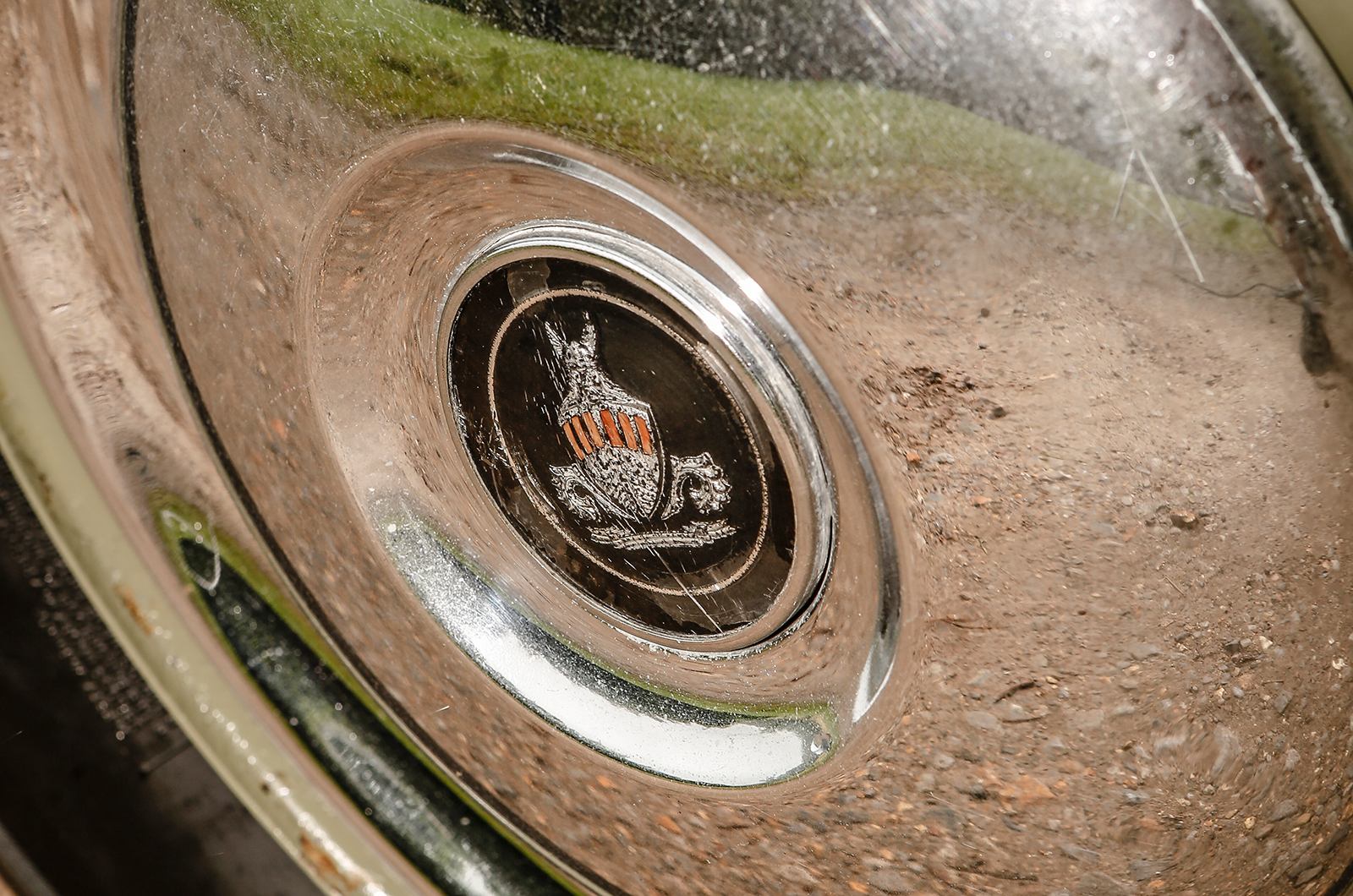 Classic & Sports Car – The battle for middle England: Rover 3-Litre vs Wolseley 6/99