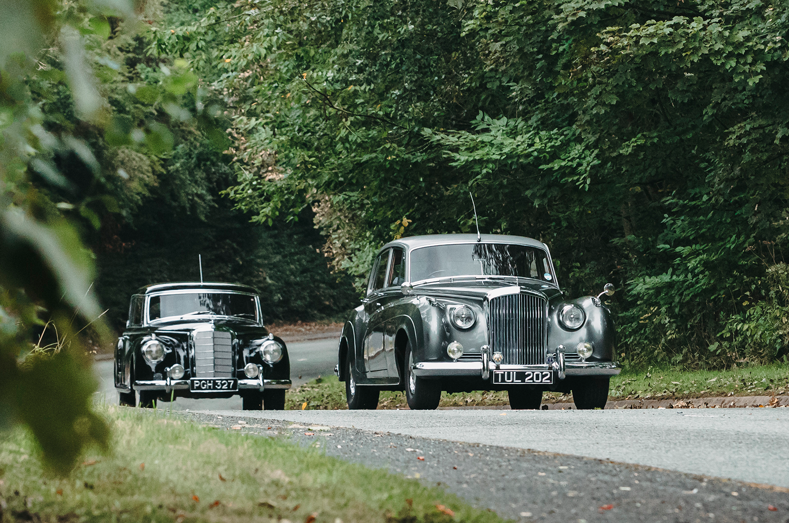 Classic & Sports Car – Peace makers: Bentley S1 vs Mercedes-Benz 300b