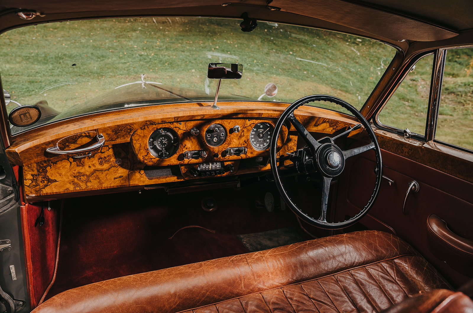 Classic & Sports Car – Peace makers: Bentley S1 vs Mercedes-Benz 300b