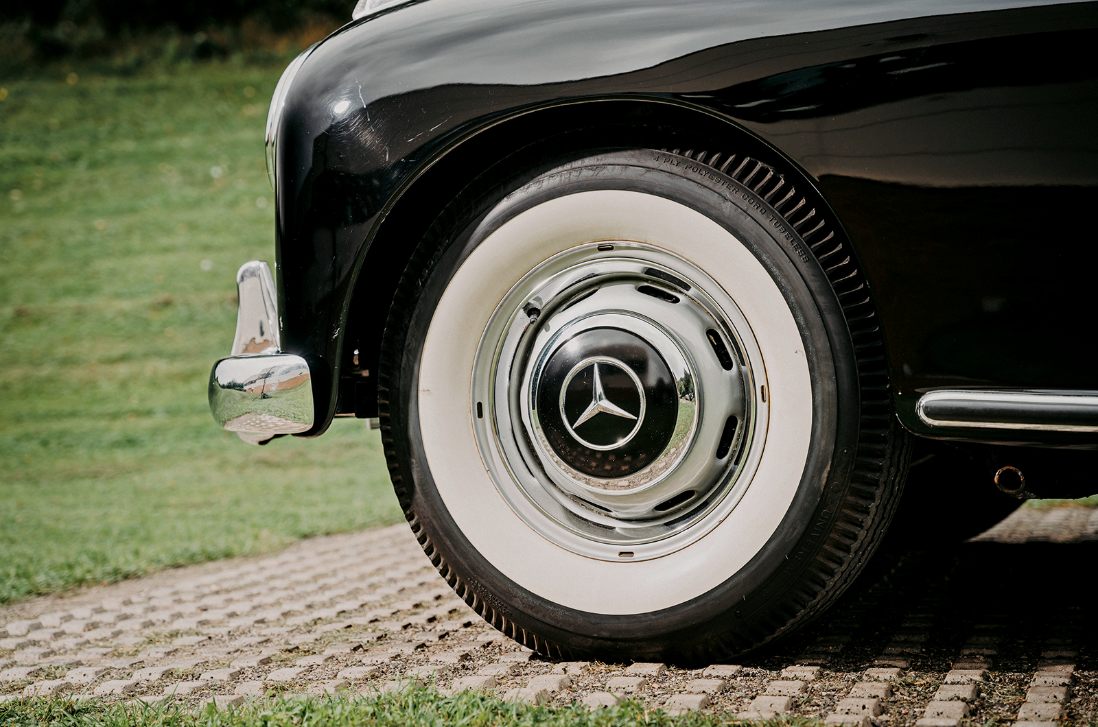 Classic & Sports Car – Peace makers: Bentley S1 vs Mercedes-Benz 300b