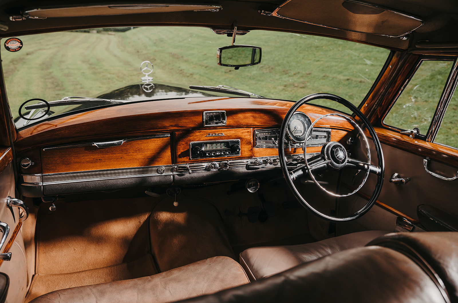 Classic & Sports Car – Peace makers: Bentley S1 vs Mercedes-Benz 300b