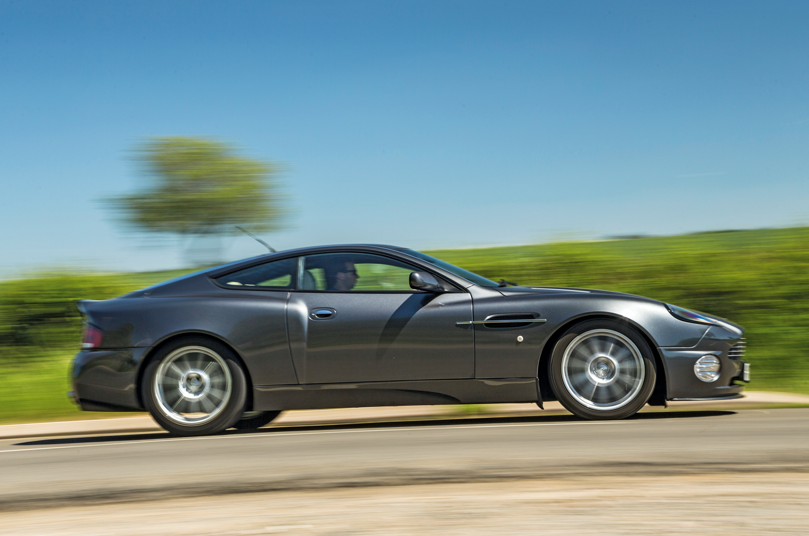 Classic & Sports Car – Better by the dozen: Lamborghini Murciélago vs Aston Martin Vanquish S vs Ferrari 575M