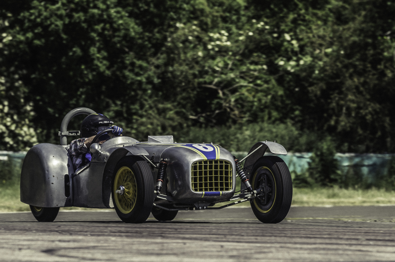 Classic & Sports Car - Lotus Six: flyweight flyer 