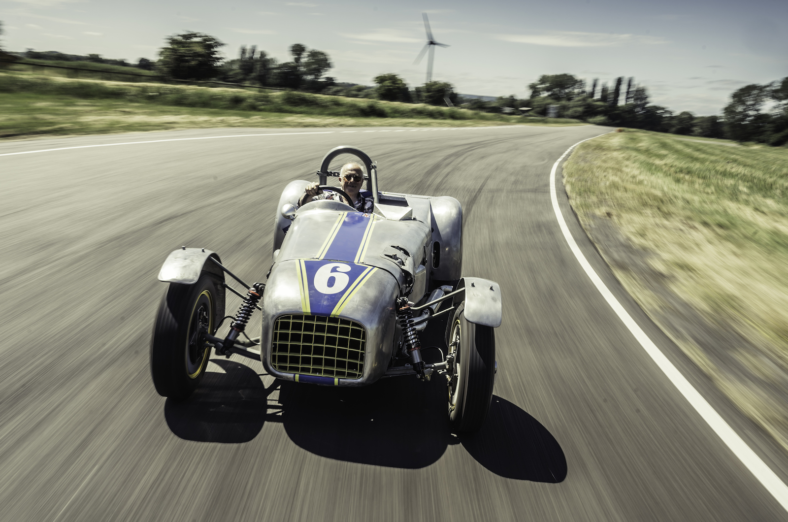 Classic & Sports Car - Lotus Six: flyweight flyer 