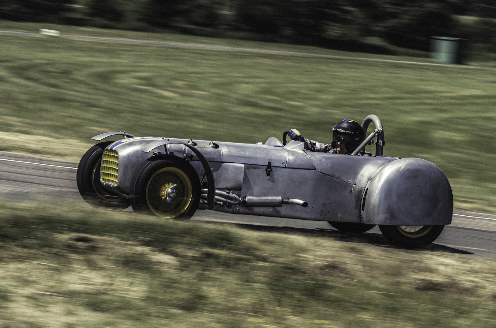 Classic & Sports Car - Lotus Six: flyweight flyer