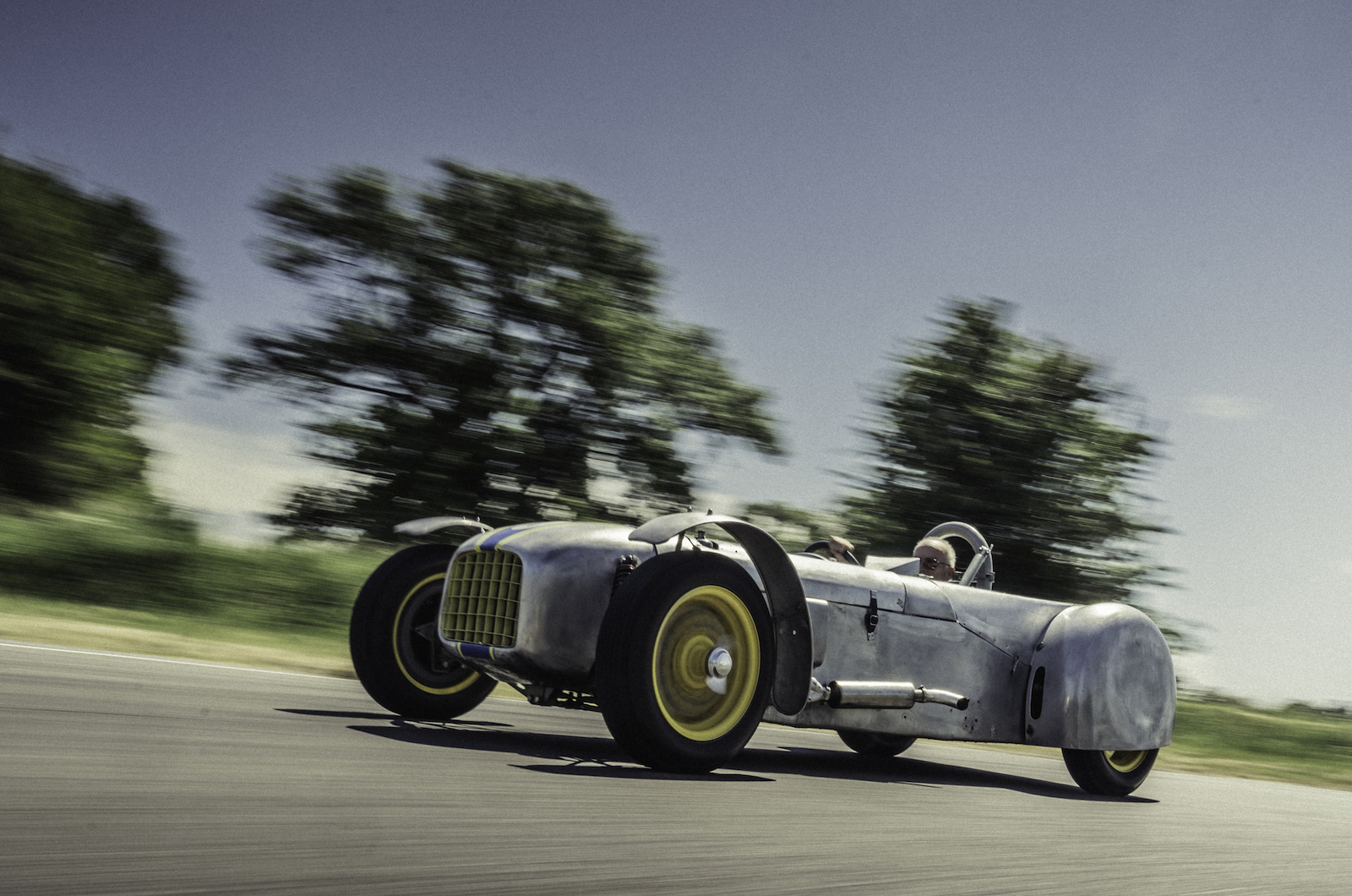 Classic & Sports Car - Lotus Six: flyweight flyer 