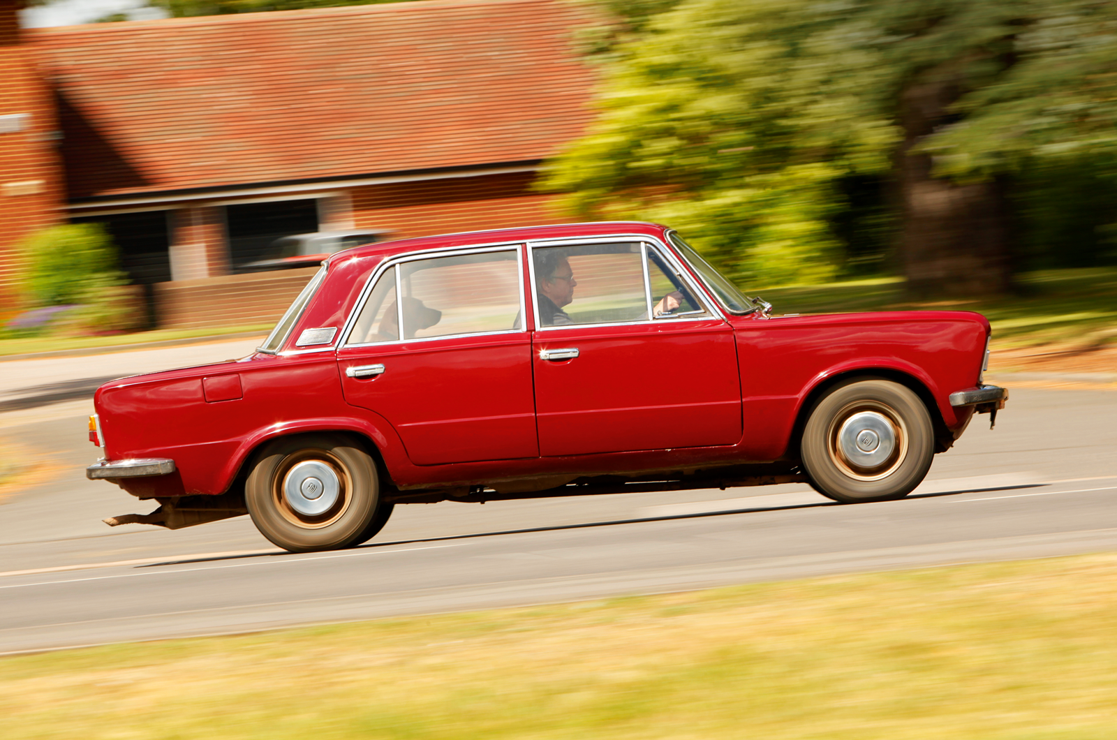 Classic & Sports Car - Perks of the job: Ford Cortina 1600E vs Renault 16TS vs Fiat 125S