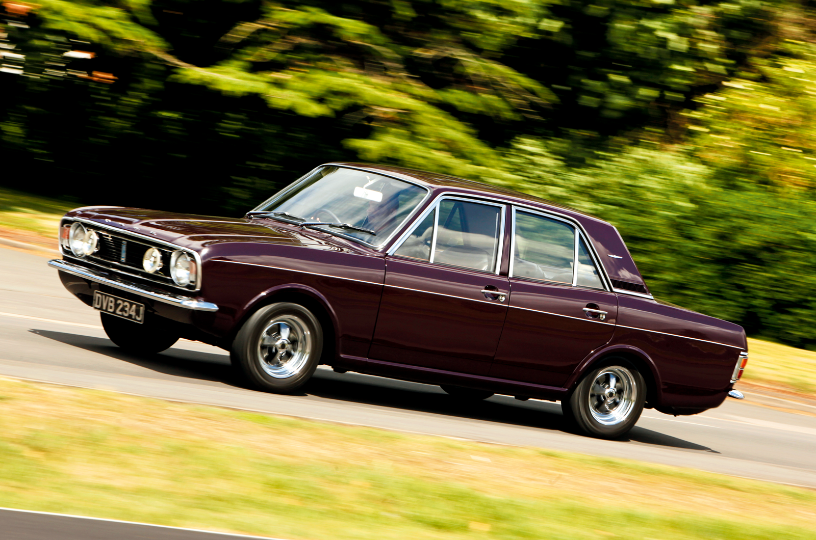 Classic & Sports Car - Perks of the job: Ford Cortina 1600E vs Renault 16TS vs Fiat 125S