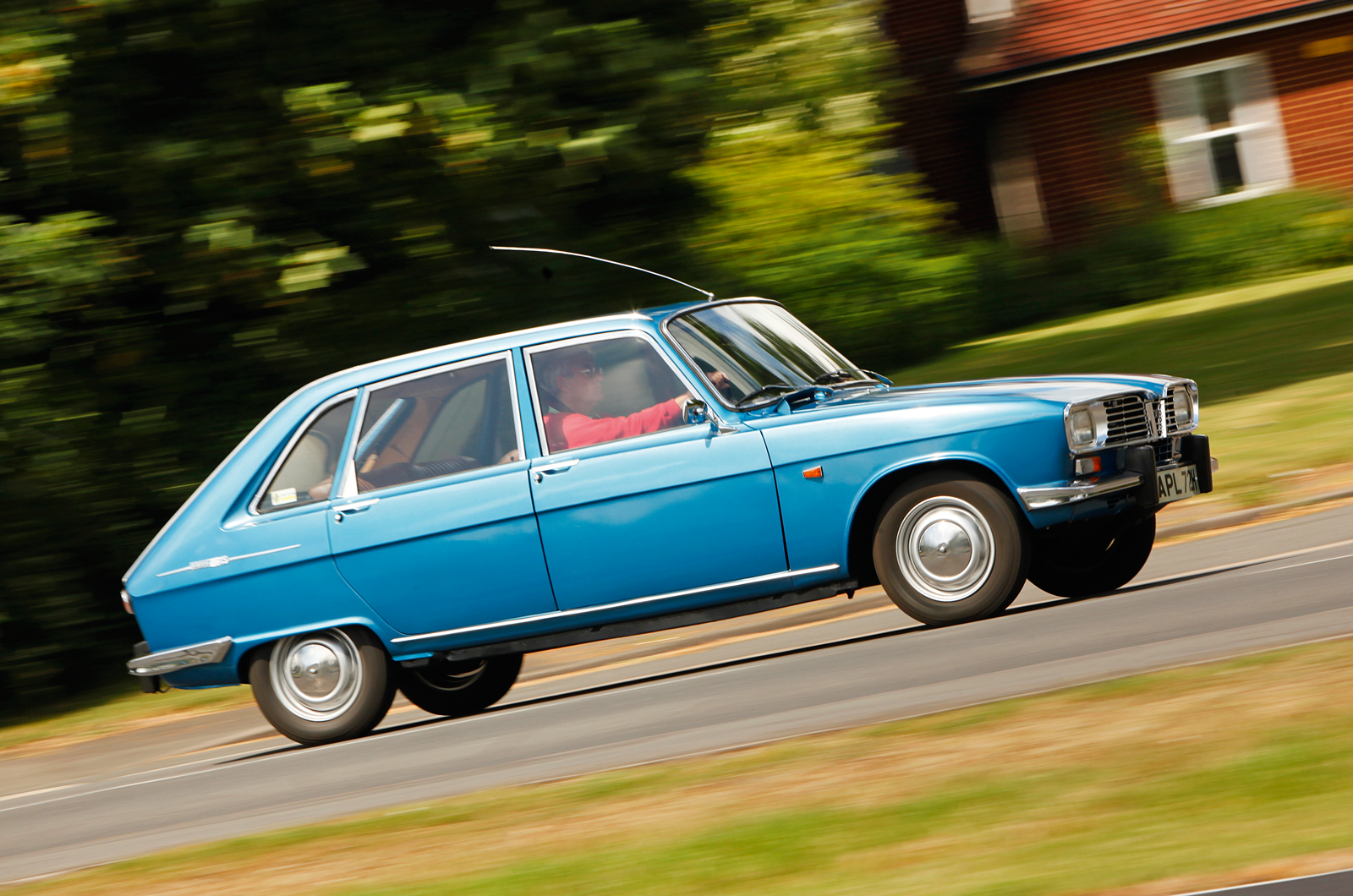 Classic & Sports Car - Perks of the job: Ford Cortina 1600E vs Renault 16TS vs Fiat 125S