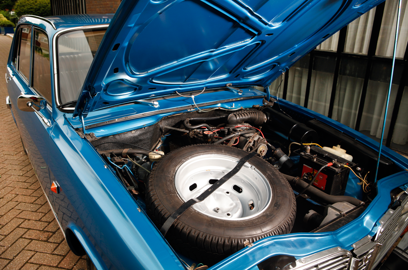 Classic & Sports Car - Perks of the job: Ford Cortina 1600E vs Renault 16TS vs Fiat 125S