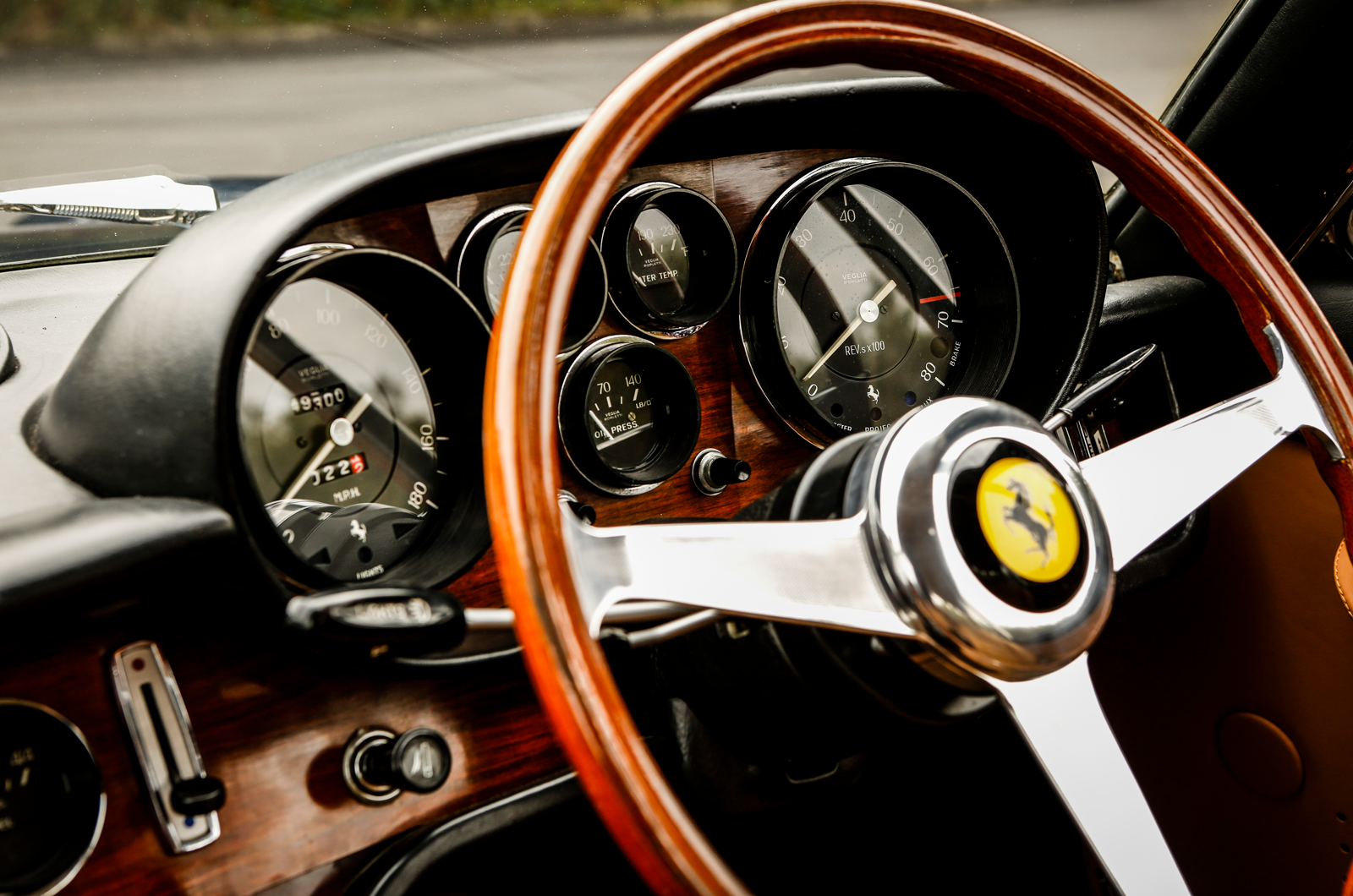 Classic & Sports Car - Welcome to the jet set: Ferrari 365GT 2+2 vs Maserati Mexico vs Monteverdi 375L