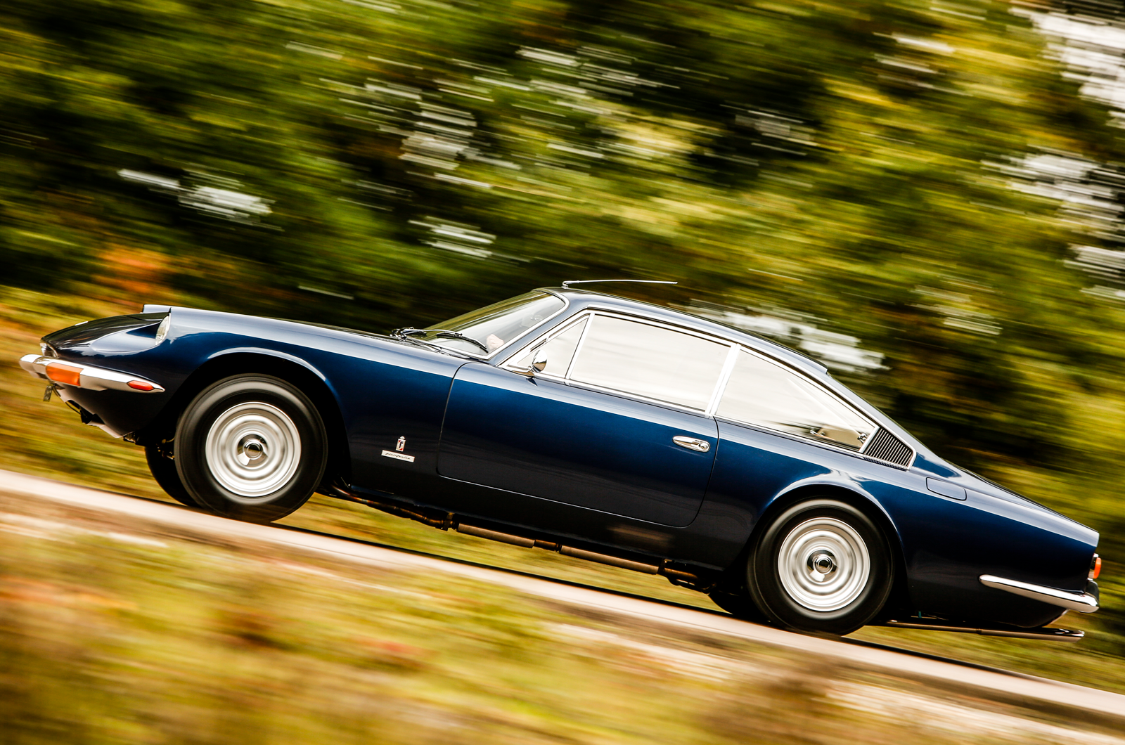 Classic & Sports Car - Welcome to the jet set: Ferrari 365GT 2+2 vs Maserati Mexico vs Monteverdi 375L