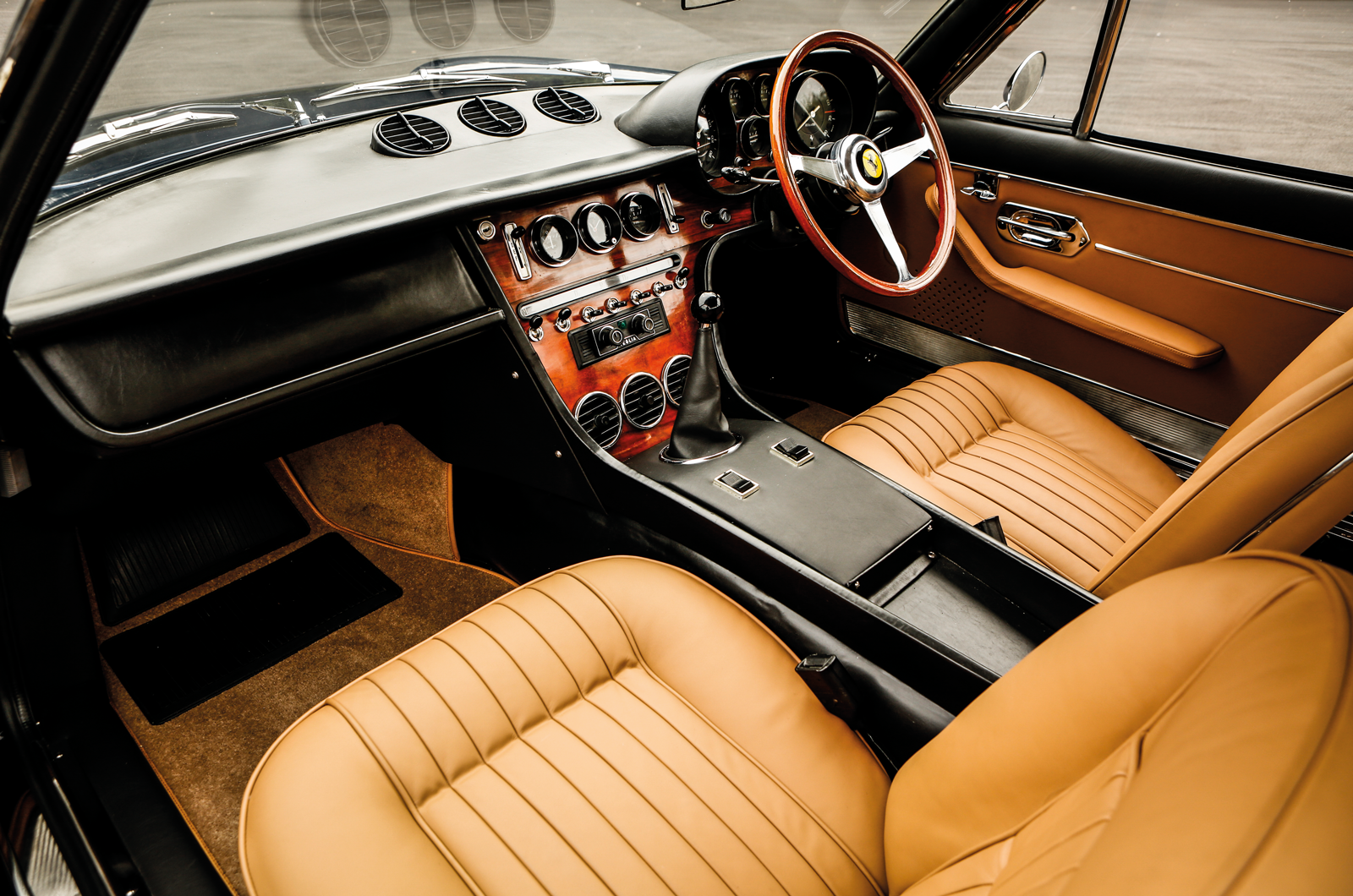 Classic & Sports Car - Welcome to the jet set: Ferrari 365GT 2+2 vs Maserati Mexico vs Monteverdi 375L