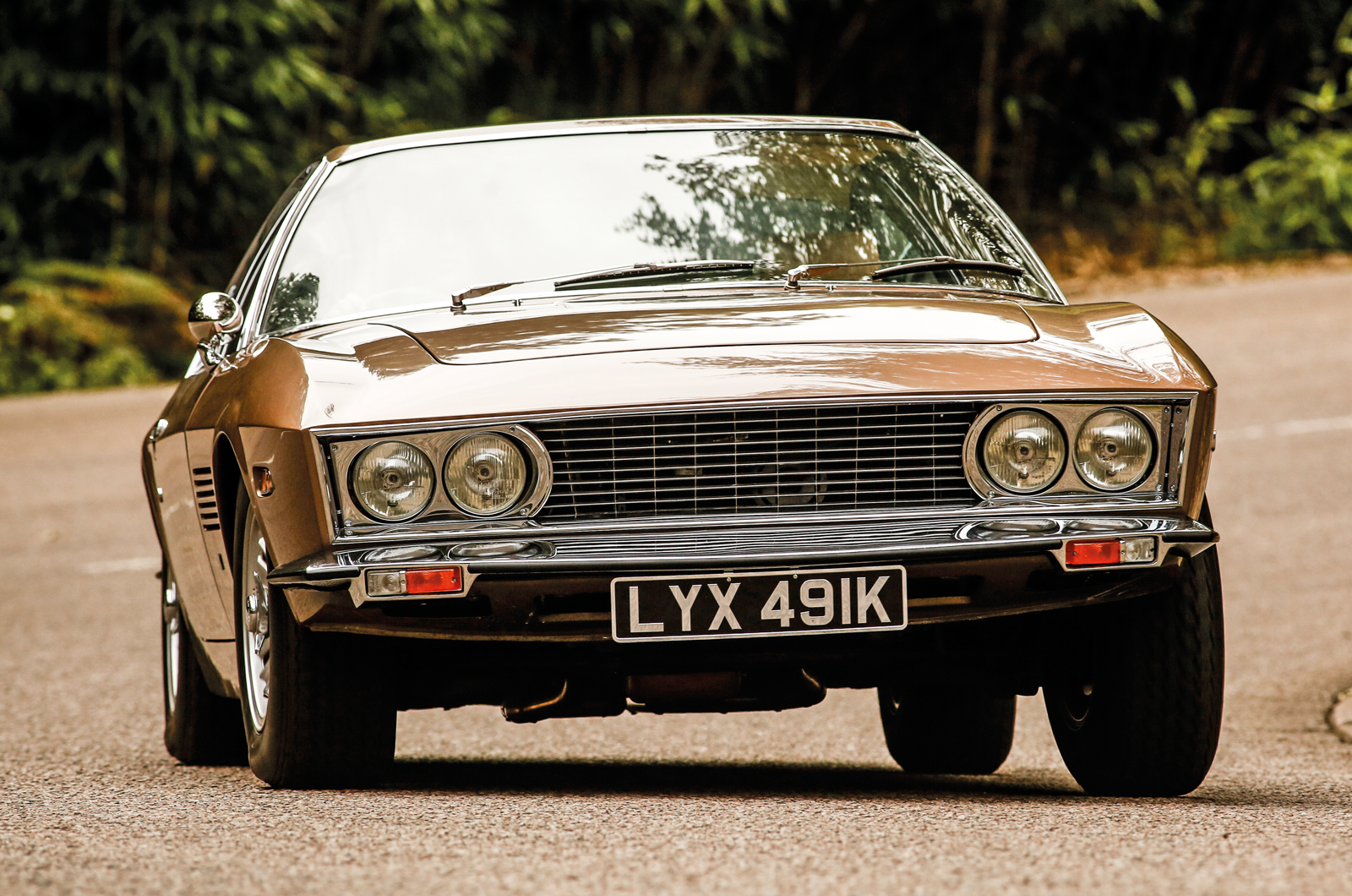 Classic & Sports Car - Welcome to the jet set: Ferrari 365GT 2+2 vs Maserati Mexico vs Monteverdi 375L