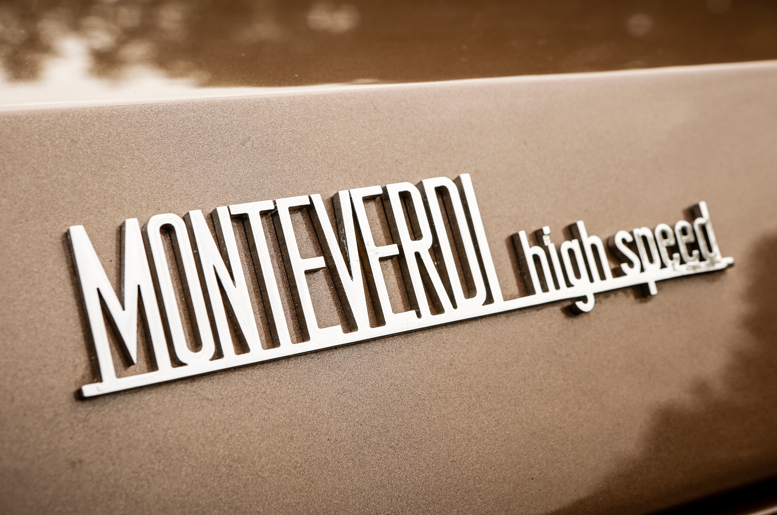 Classic & Sports Car - Welcome to the jet set: Ferrari 365GT 2+2 vs Maserati Mexico vs Monteverdi 375L