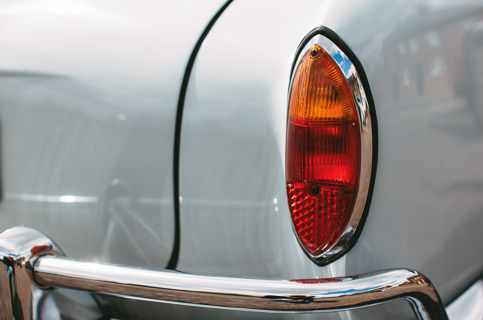 Classic & Sports Car – Horizontally opposed: Panhard 24CT vs Volkswagen Karmann Ghia