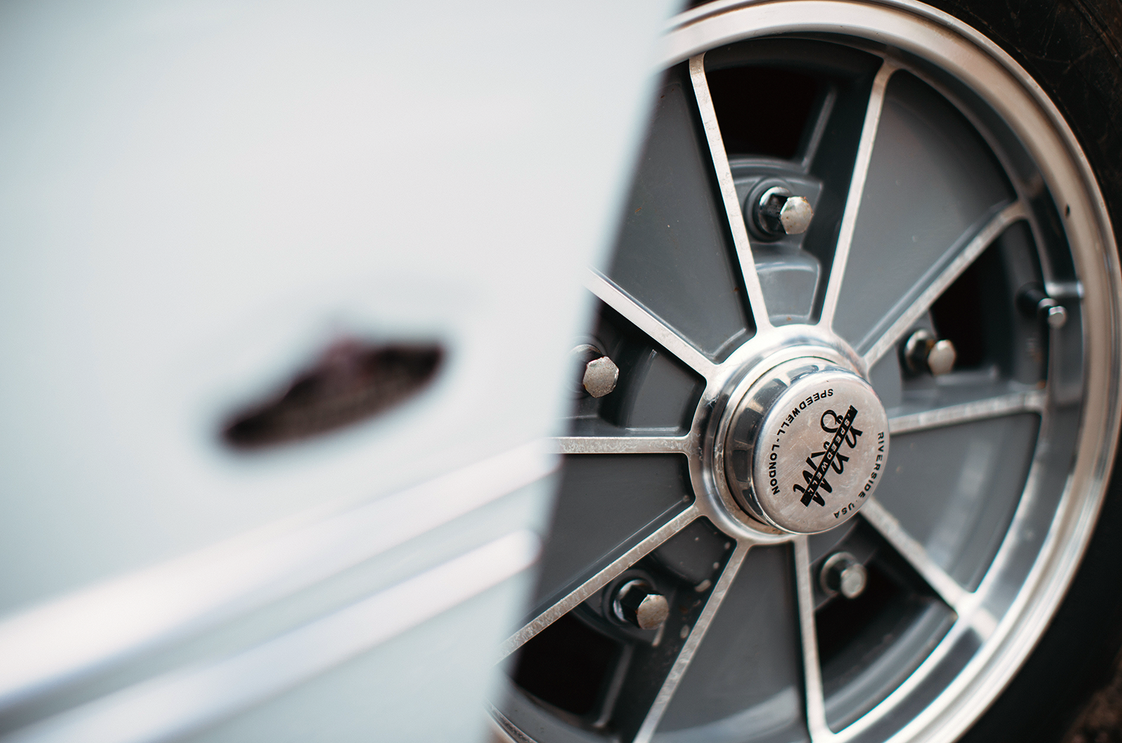 Classic & Sports Car – Horizontally opposed: Panhard 24CT vs Volkswagen Karmann Ghia