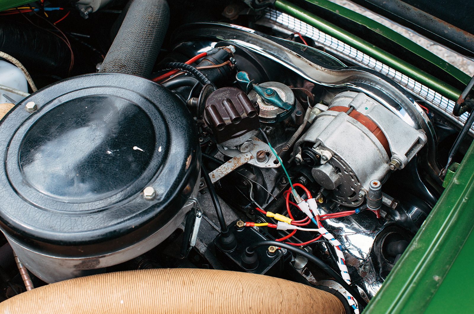 Classic & Sports Car – Horizontally opposed: Panhard 24CT vs Volkswagen Karmann Ghia