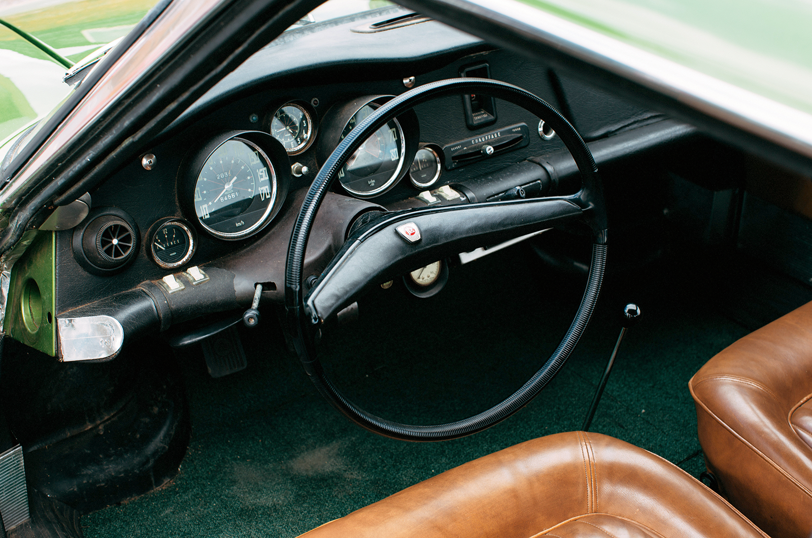 Classic & Sports Car – Horizontally opposed: Panhard 24CT vs Volkswagen Karmann Ghia