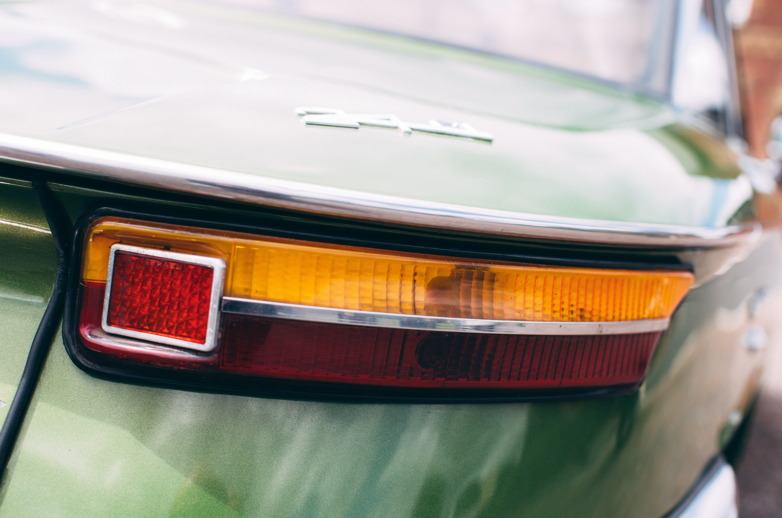 Classic & Sports Car – Horizontally opposed: Panhard 24CT vs Volkswagen Karmann Ghia