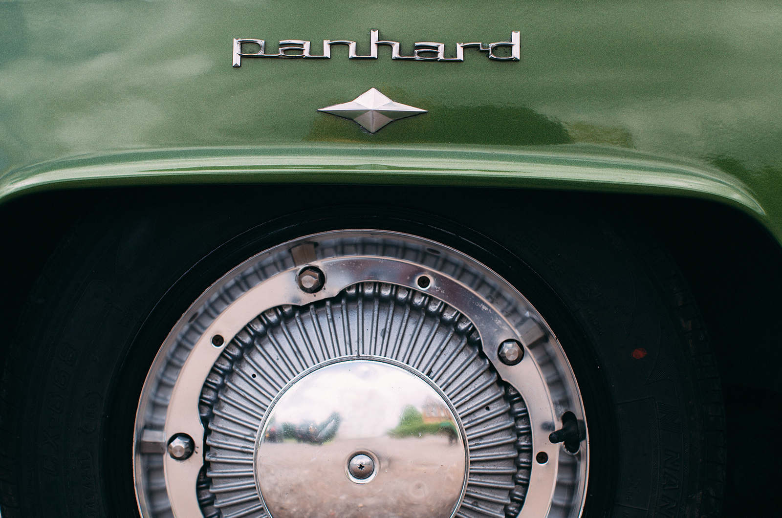 Classic & Sports Car – Horizontally opposed: Panhard 24CT vs Volkswagen Karmann Ghia