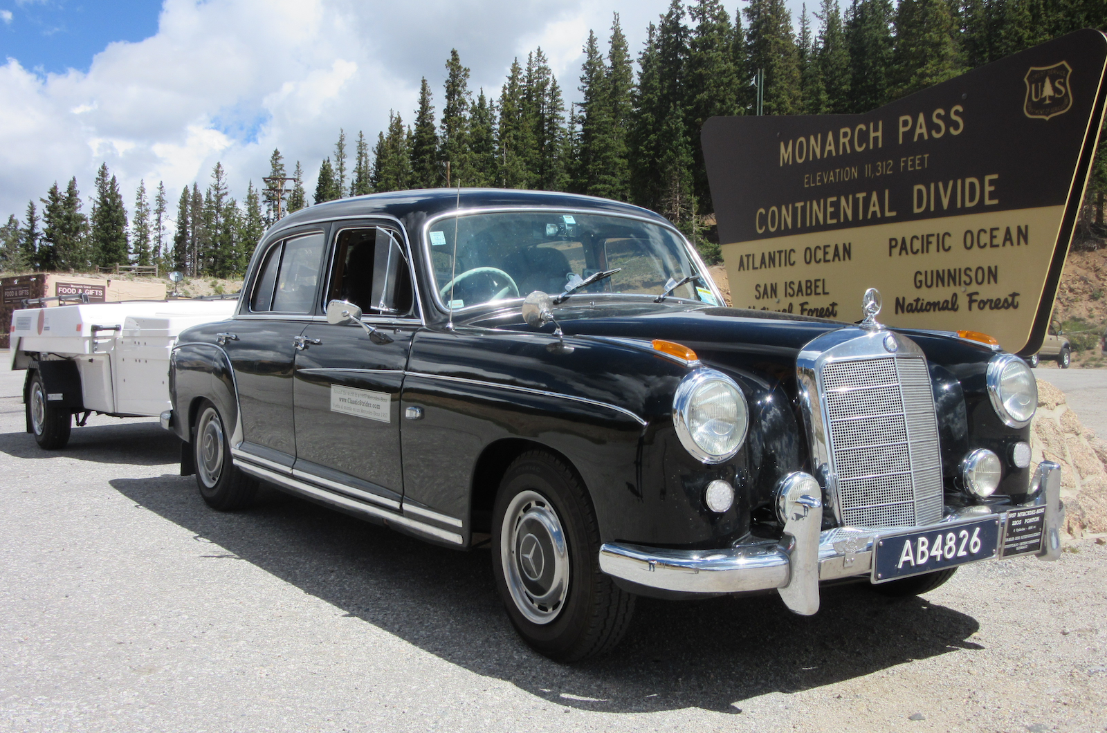 Classic & Sports Car - A global phenomenon - The Mercedes Ponton 220S 