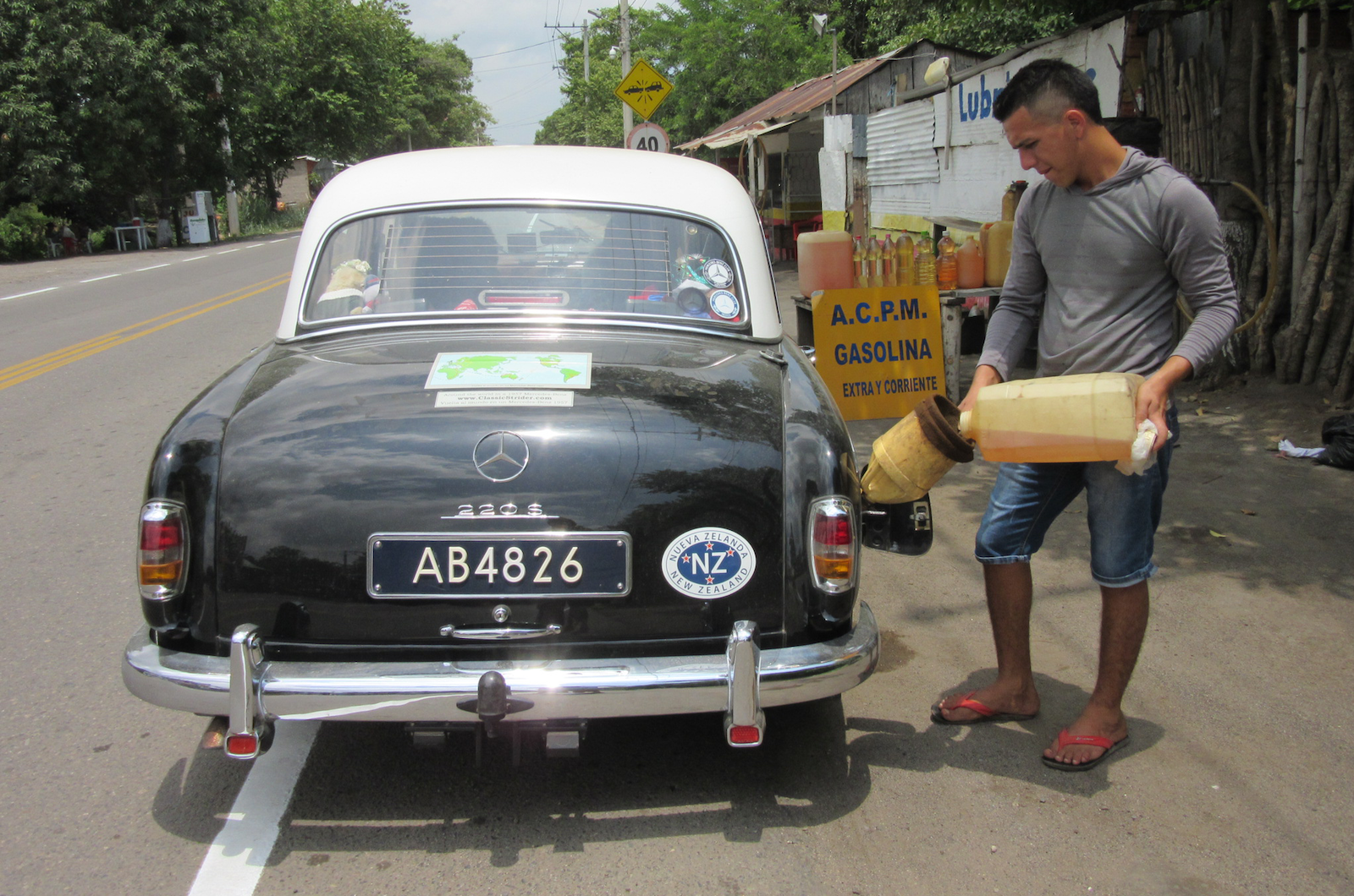 Classic & Sports Car - A global phenomenon - The Mercedes Ponton 220S 