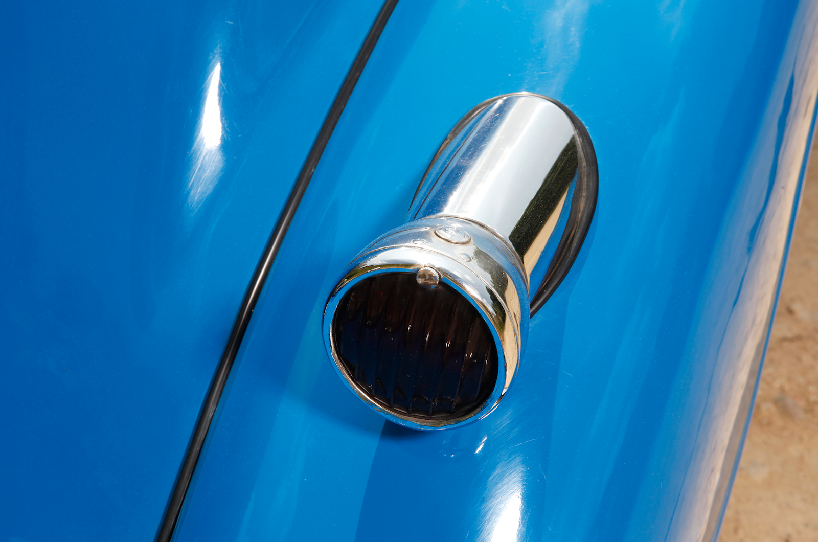 Classic & Sports Car - Missing the mark in style: Austin A90 Atlantic vs Riley RMC