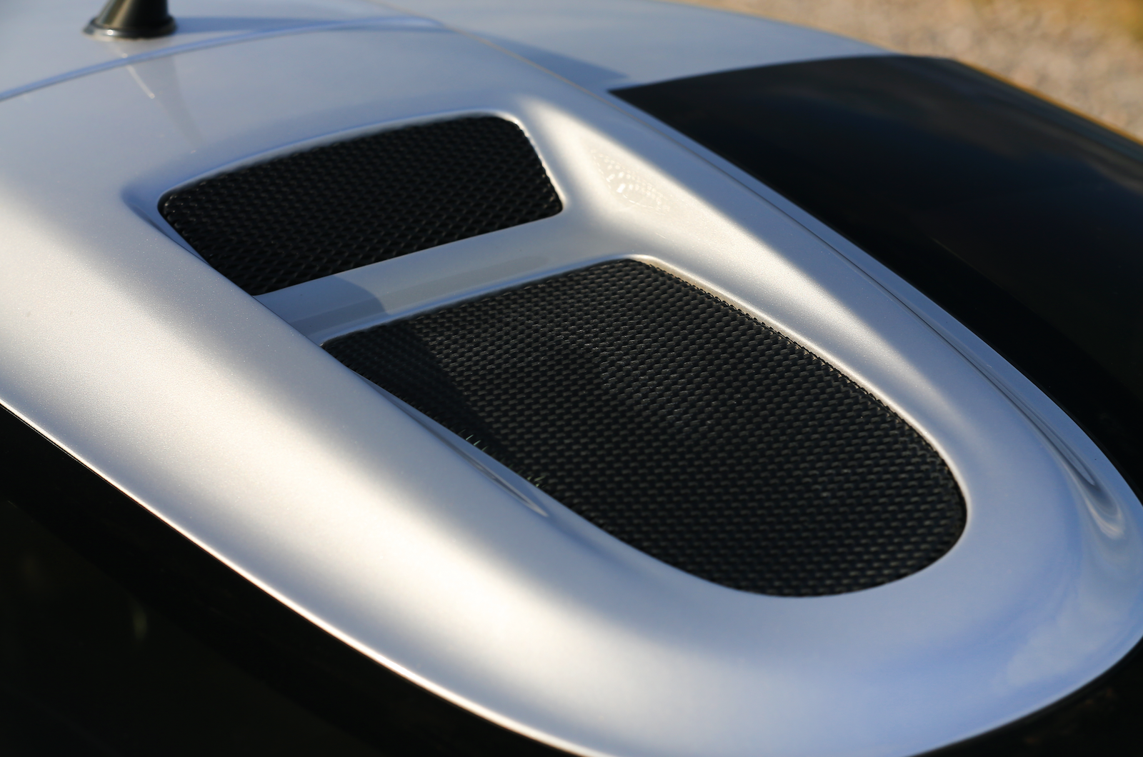 Classic & Sports Car - Flyweight driving icons - Lotus Exige vs Noble M12 