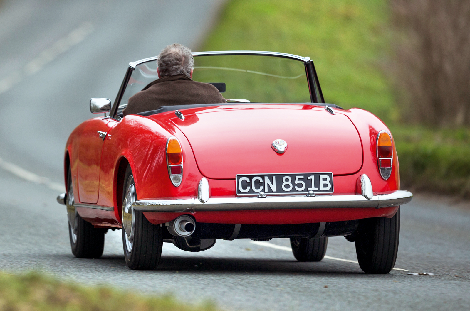 Pretty little things: Alfa Romeo Giulia Spider Veloce vs Fiat-Osca 1500S Cabriolet