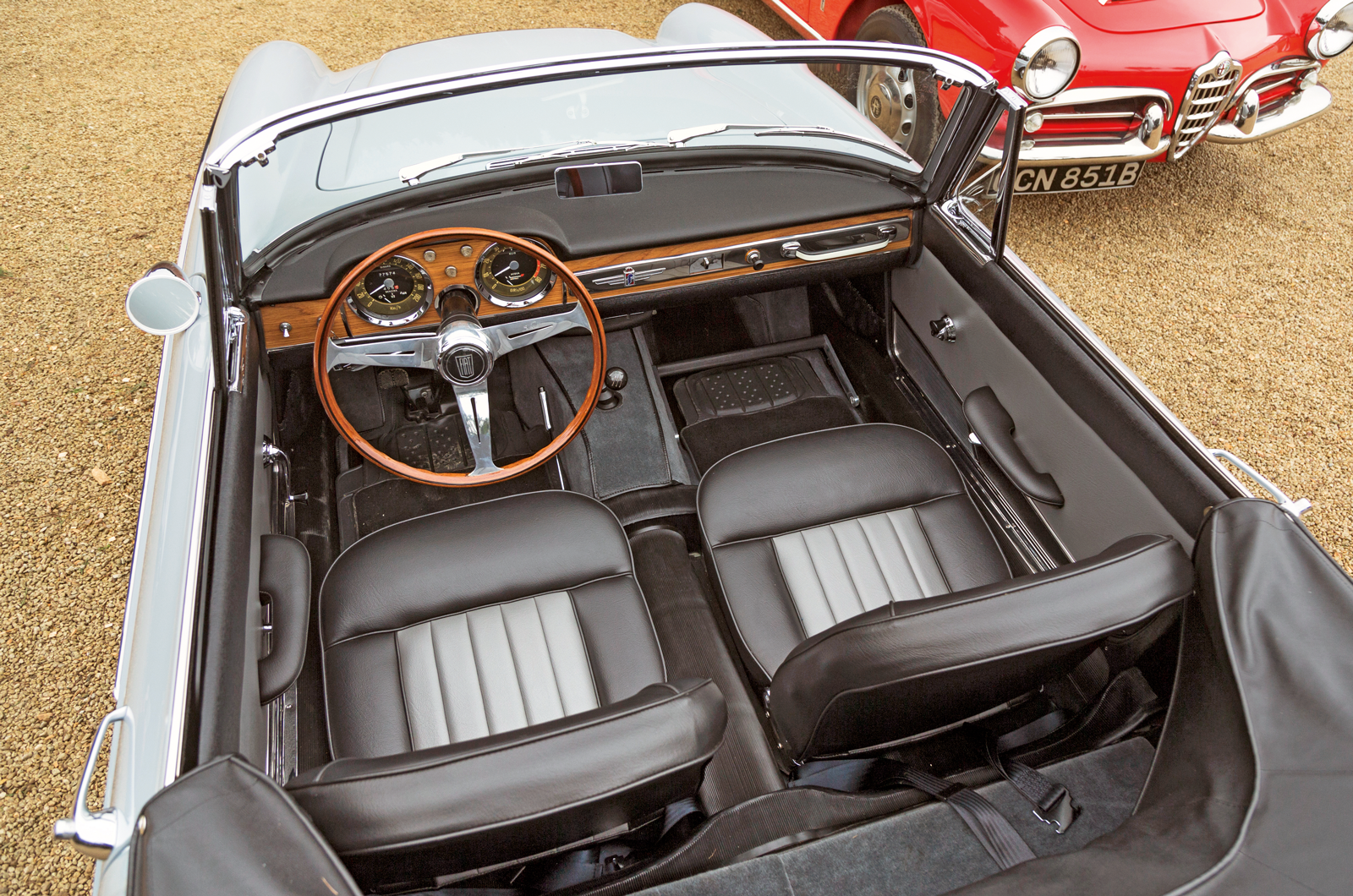 Pretty little things: Alfa Romeo Giulia Spider Veloce vs Fiat-Osca 1500S Cabriolet